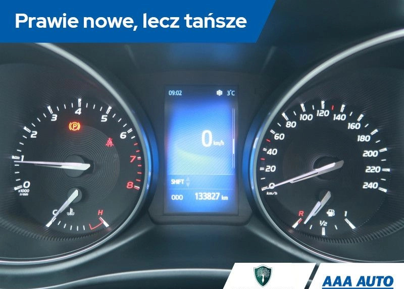 Toyota Avensis cena 63000 przebieg: 133825, rok produkcji 2015 z Piotrków Trybunalski małe 254